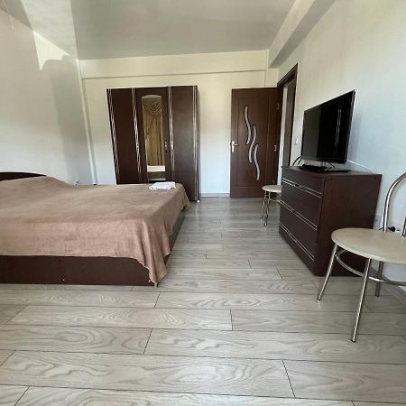 Ella Doo Apartament - 15 Min De Palas Hlincea Eksteriør bilde