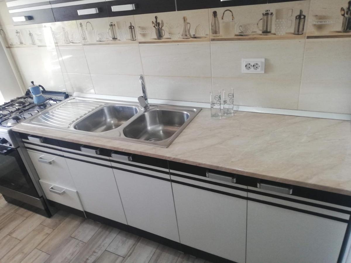 Ella Doo Apartament - 15 Min De Palas Hlincea Eksteriør bilde